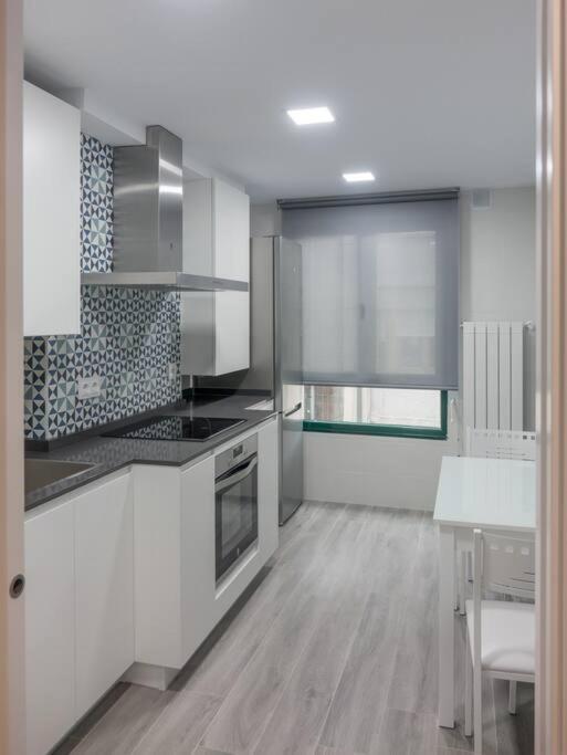 Sakura Homes Ponferrada Centro 8 Plazas 外观 照片